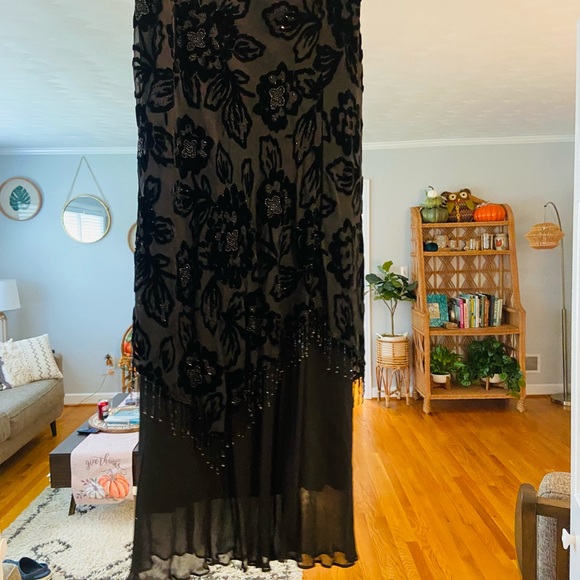 Dresses & Skirts - Vintage beaded velvet overlay skirt